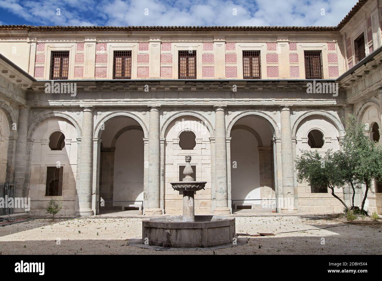 Kreuzgang der Kathedrale Santa Maria la Mayor in Cuenca, Spanien. Stockfoto