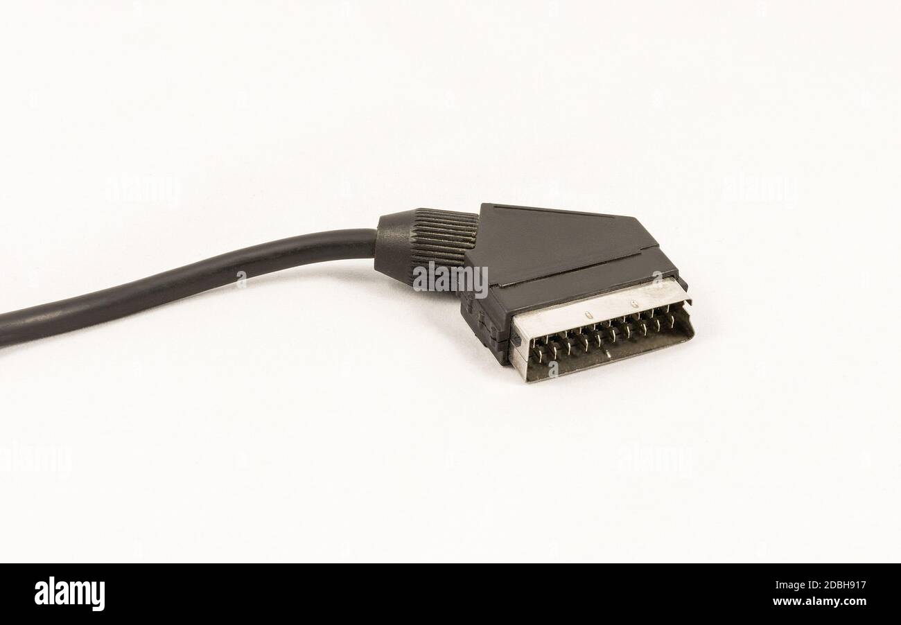 Scart-AV-Kabel auf weißem Hintergrund Stockfoto