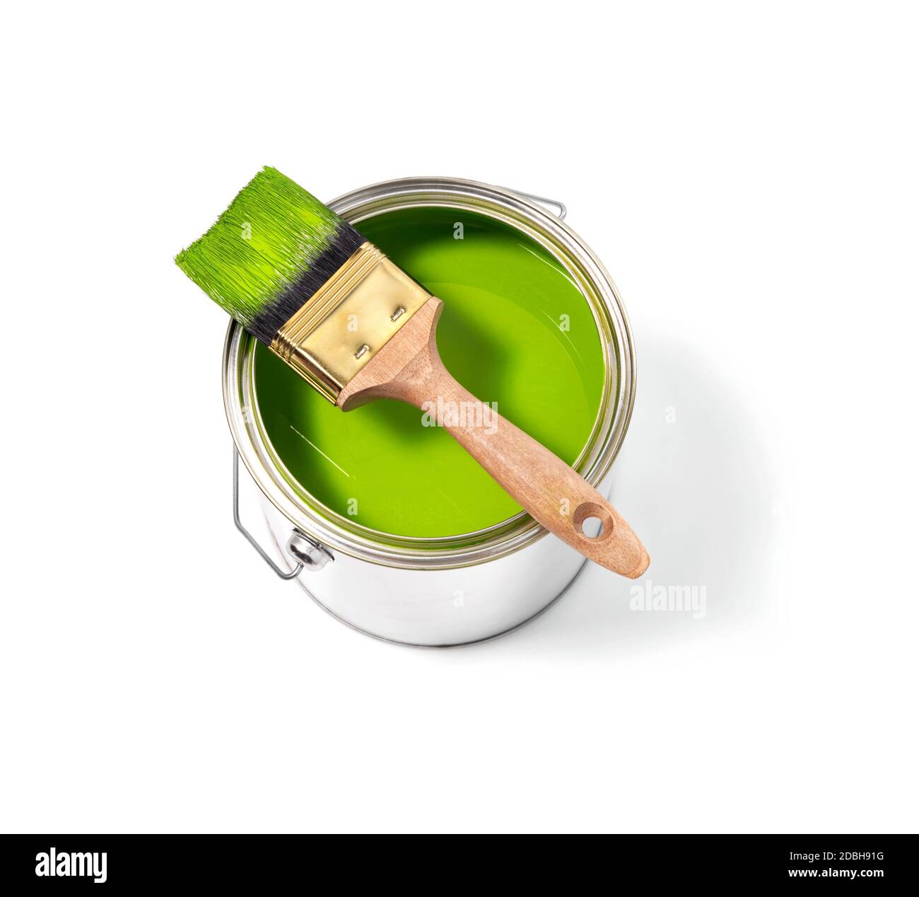 Grüne Dose mit Pinsel auf weißem Hintergrund Stockfoto