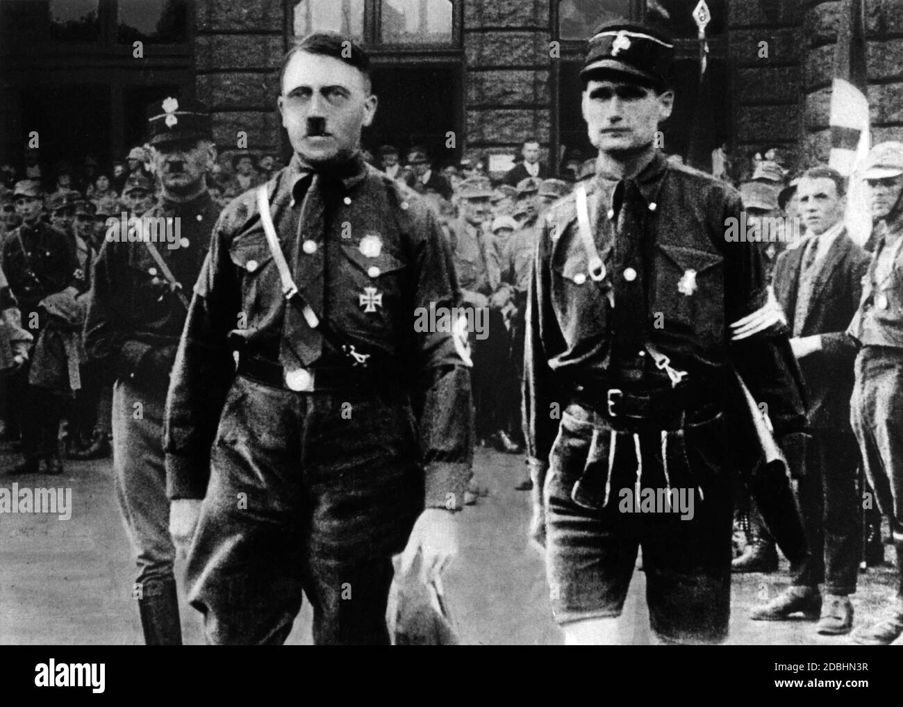 Adolf Hitler und Rudolf Hess während des NSDAP-Kongresses 1927. Stockfoto
