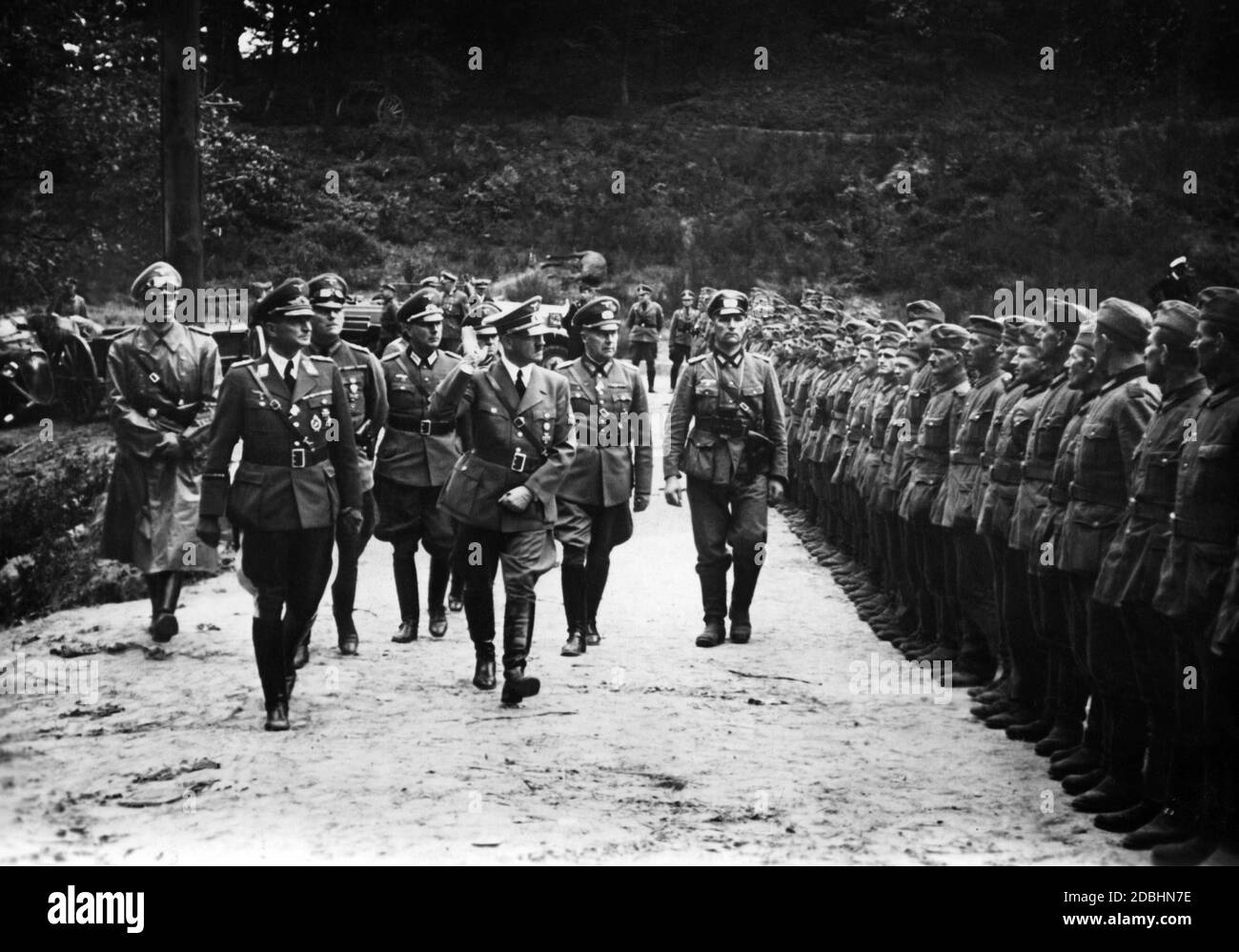 Adolf Hitler inspiziert eine Einheit, die sich in den Kämpfen in Polen bewährt hatte. Stockfoto