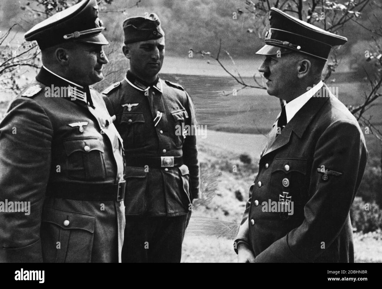 Adolf Hitler ehrt Pioniere der Wehrmacht während des französischen Feldzuges. Stockfoto