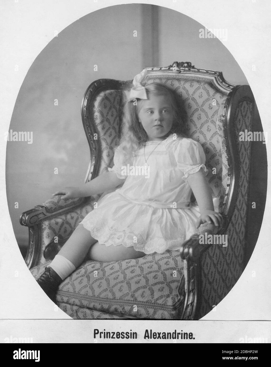 Porträt der ca. fünfjährigen Prinzessin Alexandrine Irene von Preußen, gemalt um 1920. Sie war die älteste Tochter von Cecilie von Mecklenburg. Stockfoto