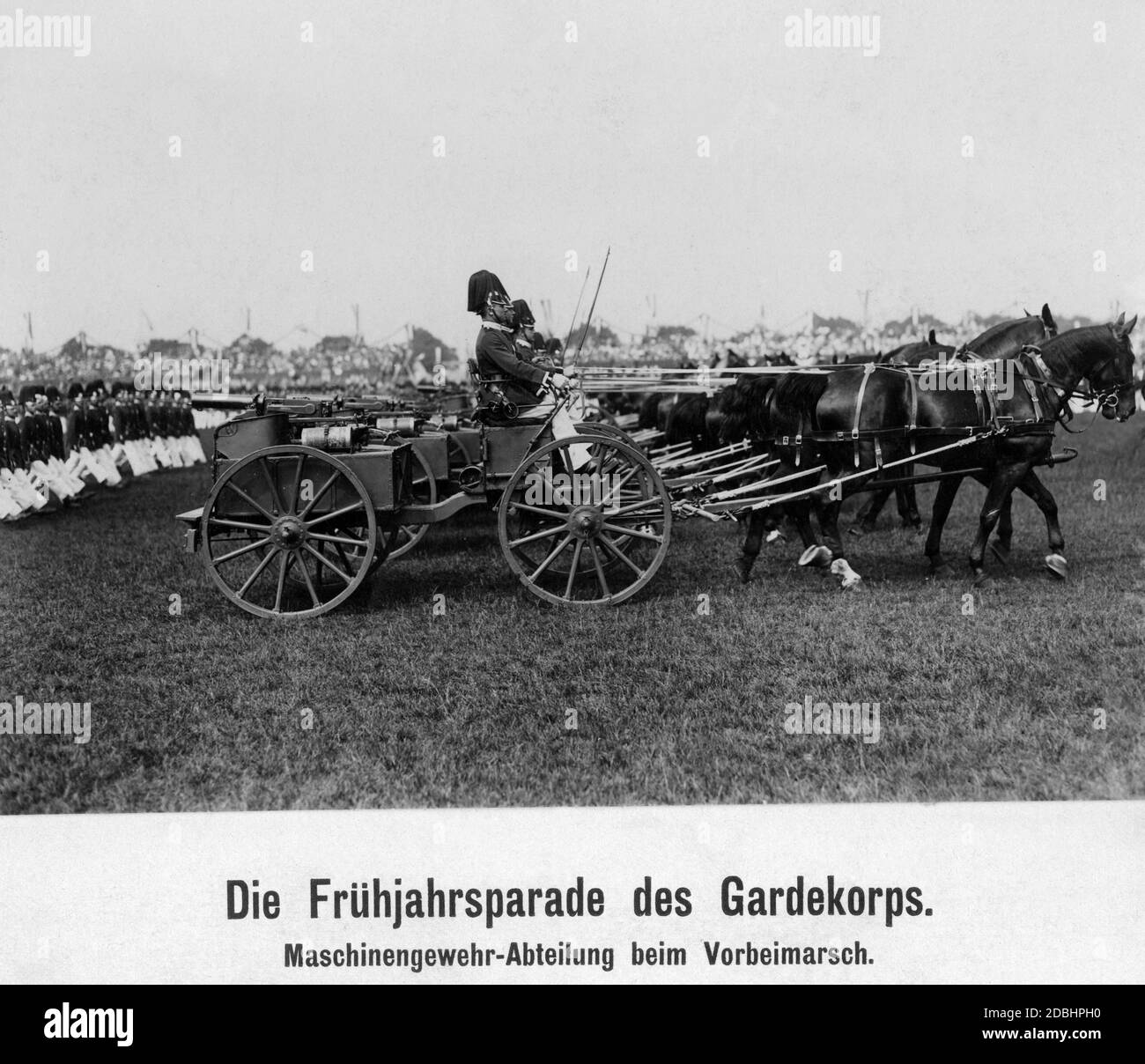 Die Maschinengewehrabteilung während einer Parade. Stockfoto