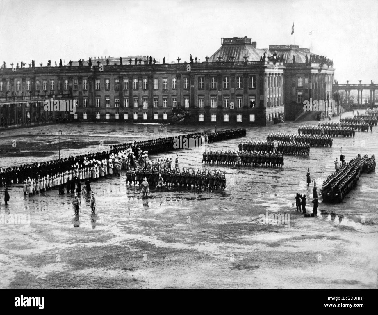 Die 1. Fußschützer (1. Garde-Regiment zu Fuss) bei der Parade zum 200. Geburtstag Friedrichs des Großen am 21. Januar 1912. Stockfoto