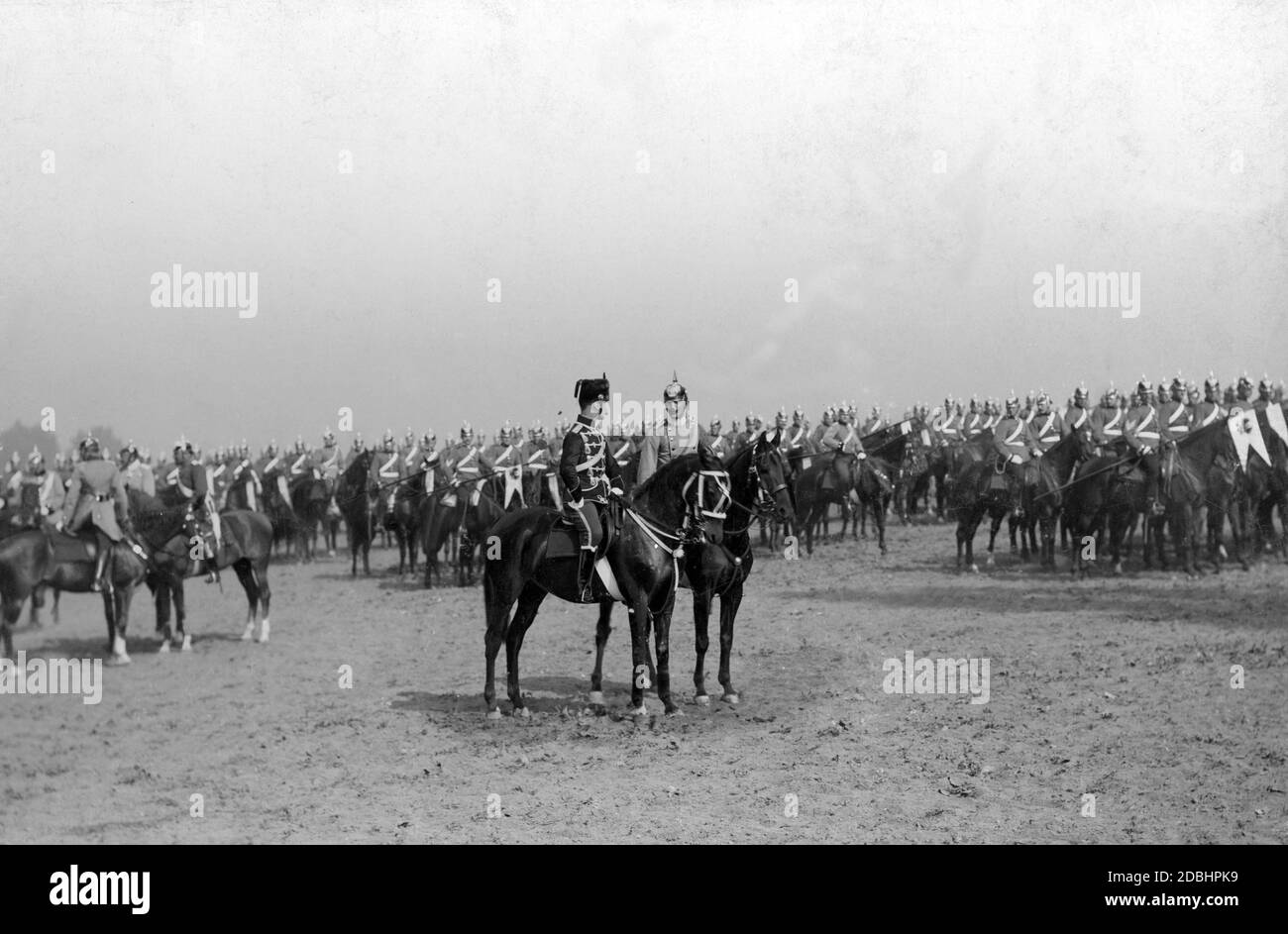 Oberstleutnant des 21. Badener Dragoon-Regiments (2. Badisches Dragoner-Regiment Nr. 21) Curt Heyl (links) und Generaloberst Friedrich Leopold von Preußen zu Pferd. Undatierte Aufnahme. Stockfoto