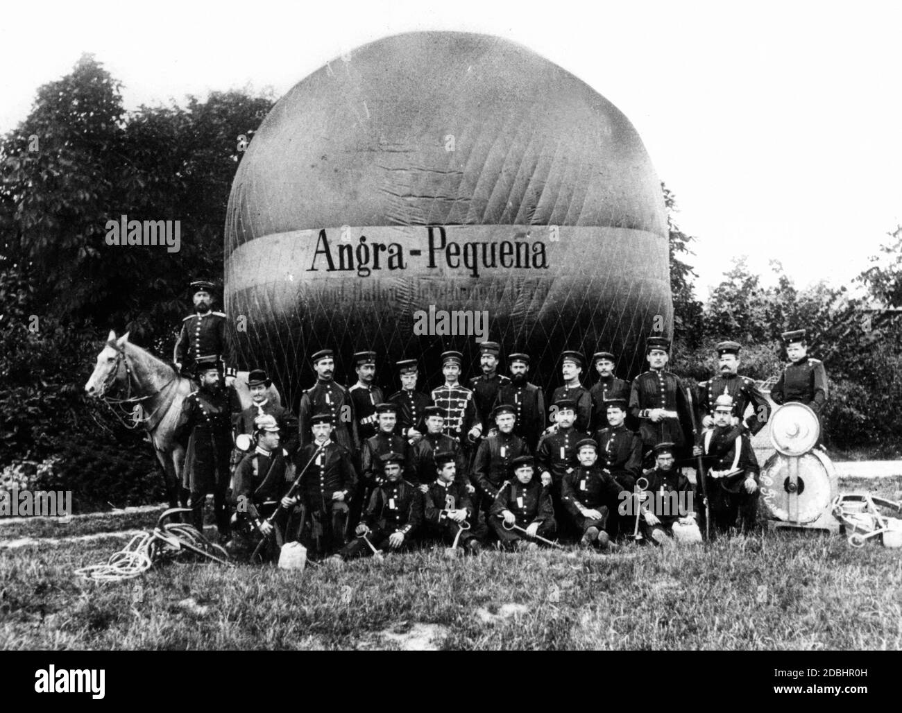 Ein äußerst seltenes Bild der ersten Ballonabteilung der preußischen Armee, die je auf dem Tempelhofer Feld bei Berlin errichtet wurde. Stockfoto
