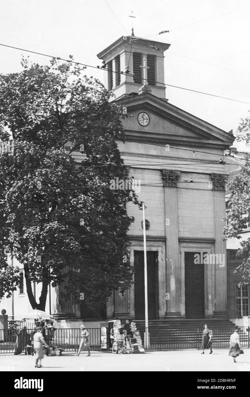 Das Foto zeigt die Paulskirche in der Badstraße in Berlin-Mitte um 1930. Stockfoto