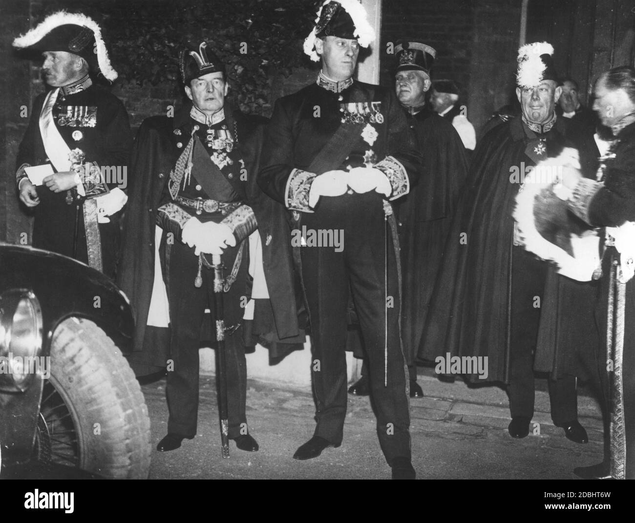 Mitglieder des englischen Pivy Council, die zuvor über den Beitritt von Edward VIII auf den Thron entschieden hatte, machen ihren Weg zum St. James Palace. 2. Von links ist David Richard Beatty, 1. Earl Beatty. Stockfoto