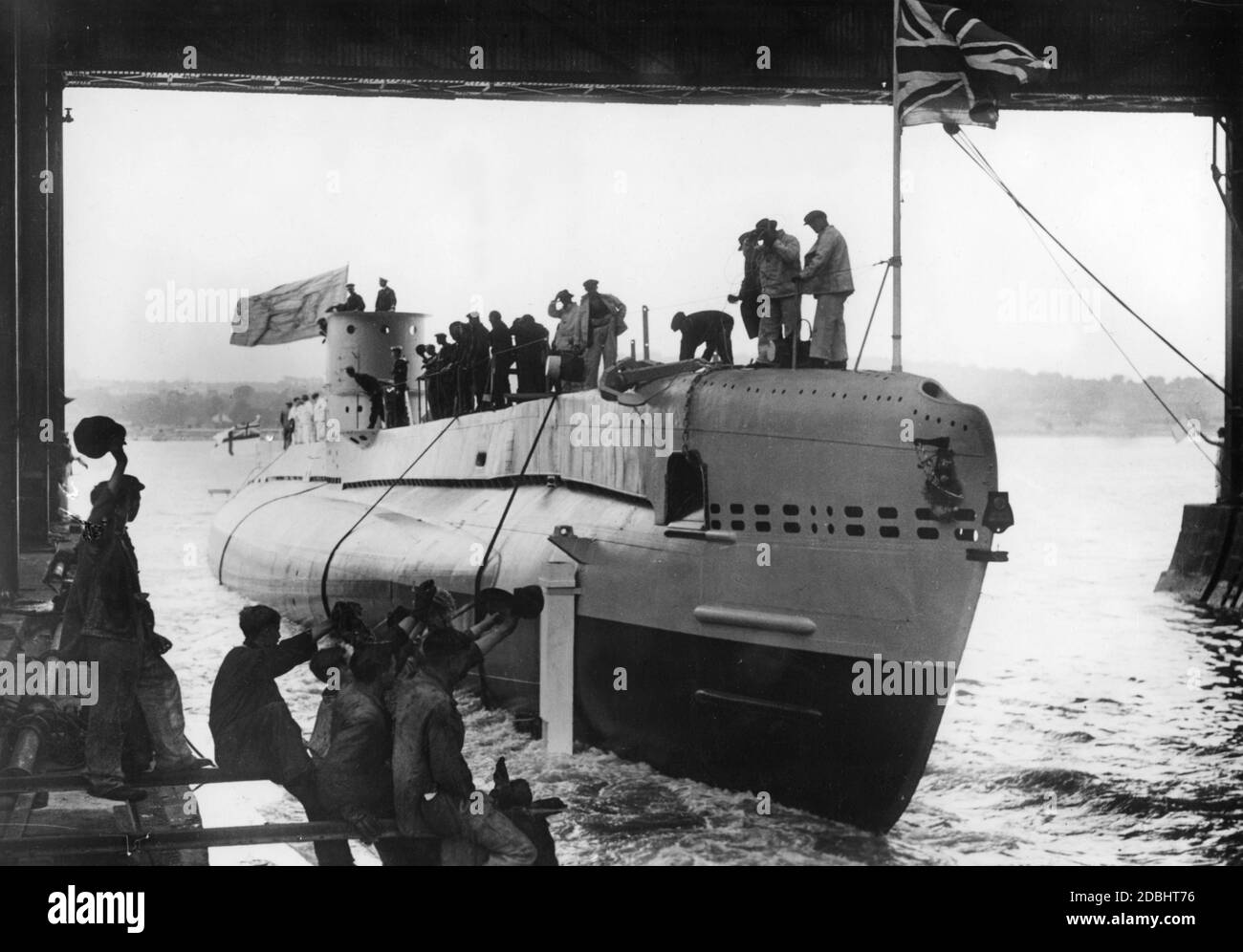 "Das U-Boot 'Sunfish'', das im Rahmen des britischen Rüstungsprogramms gebaut wurde, wird auf den Chatham-Schiffswerften in der Grafschaft Kent gestartet." Stockfoto
