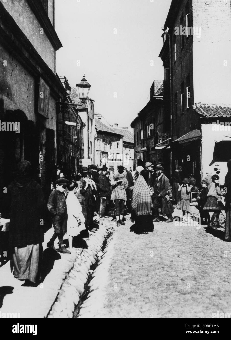 Juden in den Straßen des jüdischen Viertels in Vilnius. Stockfoto