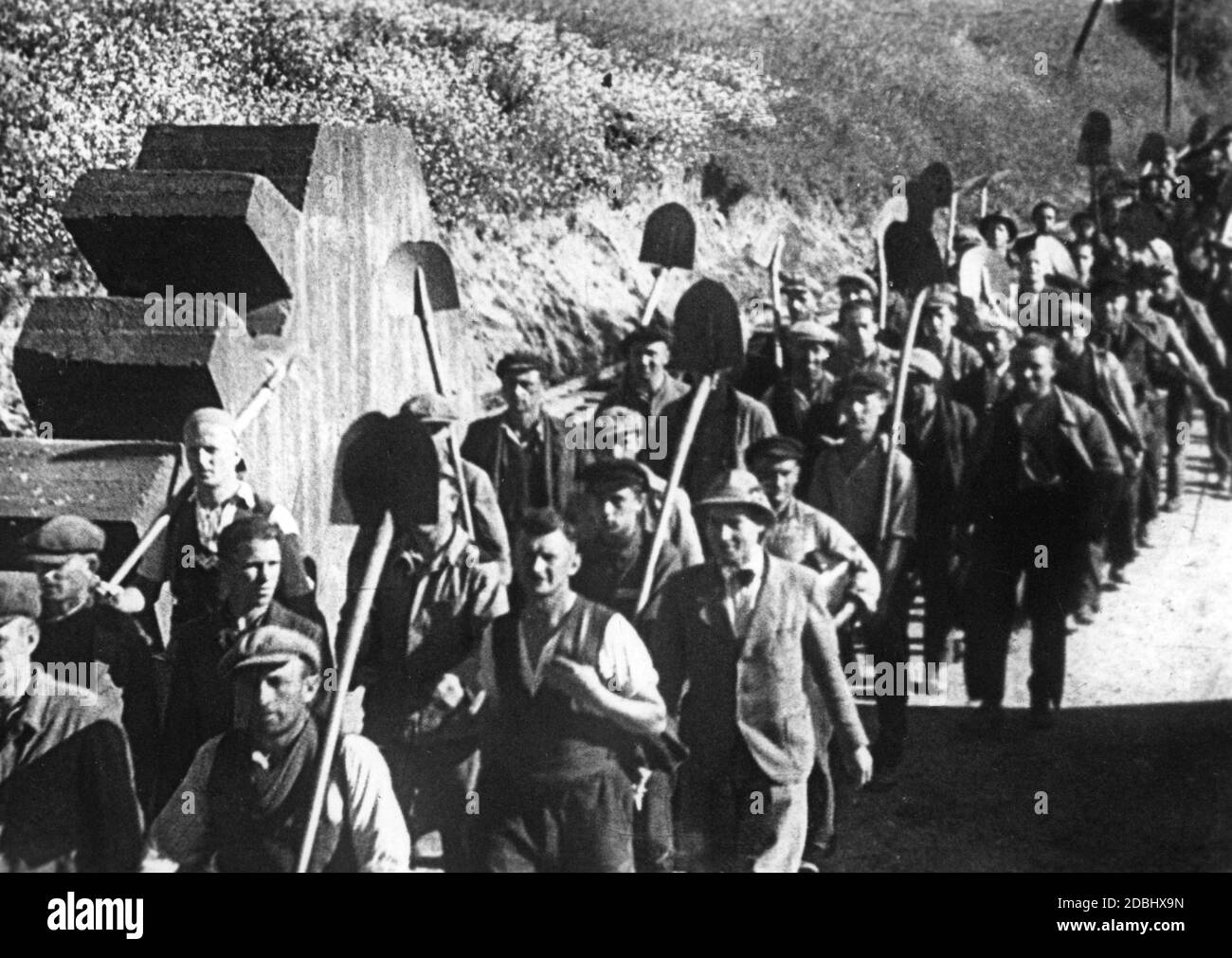 Szene aus dem Dokumentarfilm 'der Westwall', einem Propagandafilm der Deutschen Wochenschau, der Anfang August 1939 gezeigt wurde. Der Film soll die deutsche Westgrenze als unüberwindliches Bollwerk zum Schutz der Bevölkerung vor den Folgen eines möglichen Krieges darstellen. ' Stockfoto