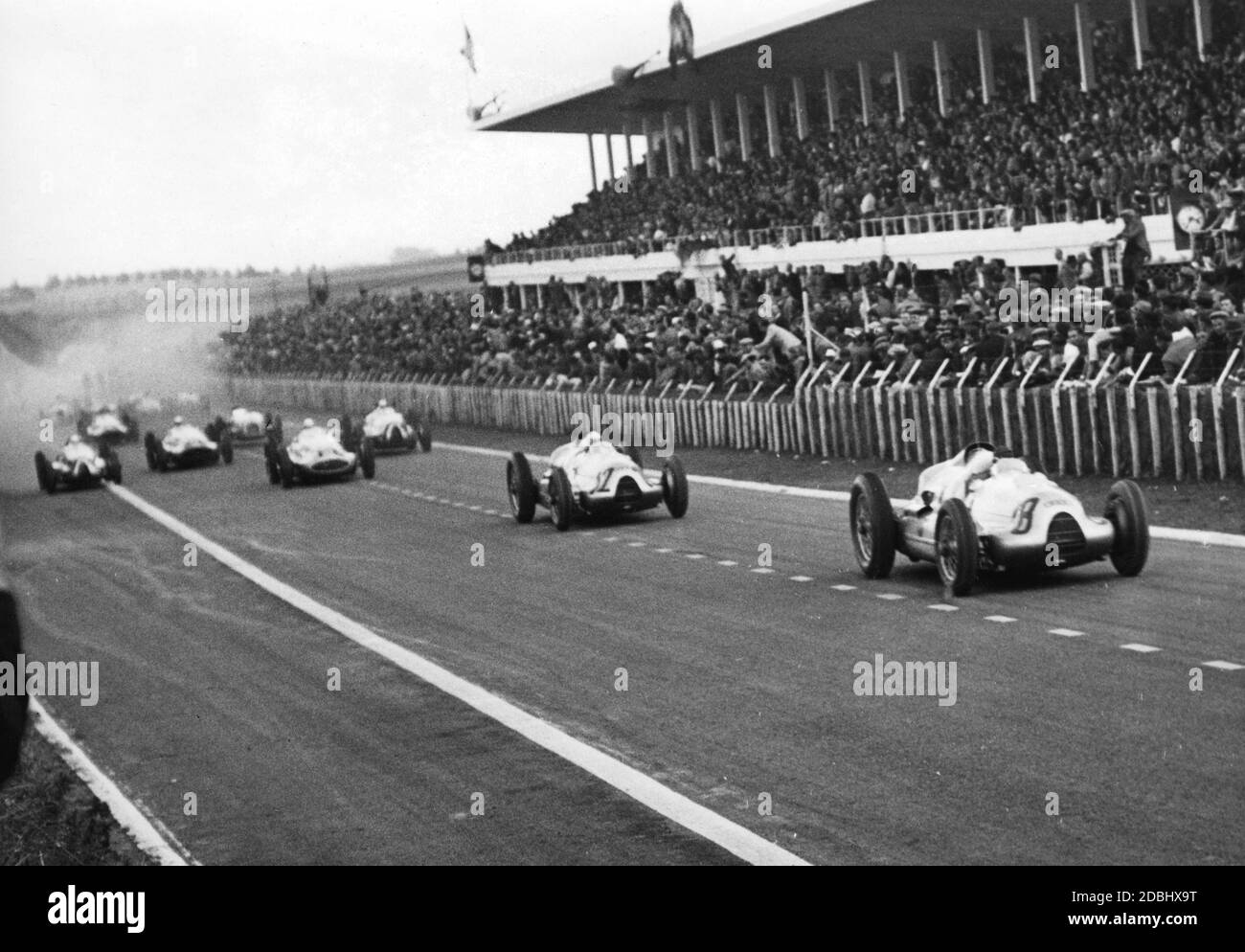 Start des Grand Prix von Frankreich am 9. Juli 1939 auf dem Circuit de Reims-Gueux. Sieger des Rennens war der deutsche Rennfahrer Hermann Paul Müller für die Auto Union. Stockfoto