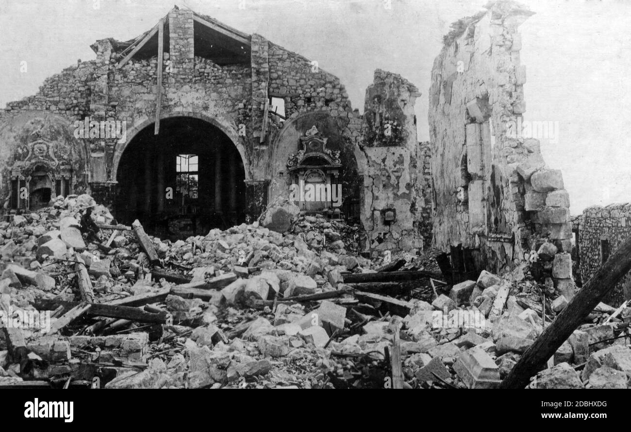 Trümmer der Klosterkirche auf dem Monte Santo, verwüstet durch italienische Artilleriefeuer. Stockfoto