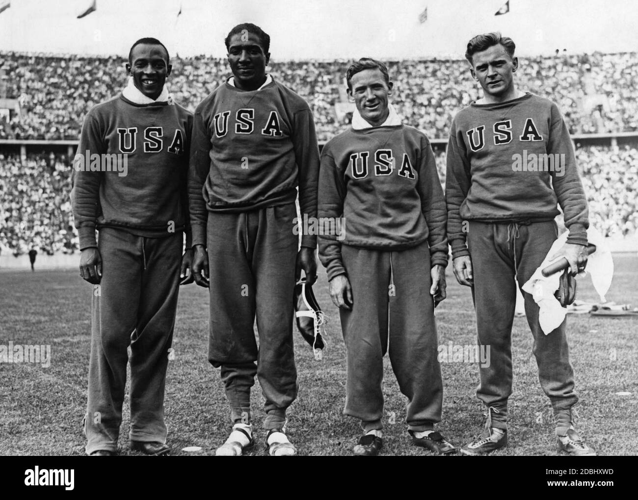 Das amerikanische Team im 4x100 m-Staffellauf. Von links: Jesse Owens, Ralph Metcalfe, Foy Draper und Frank Wykoff. Stockfoto