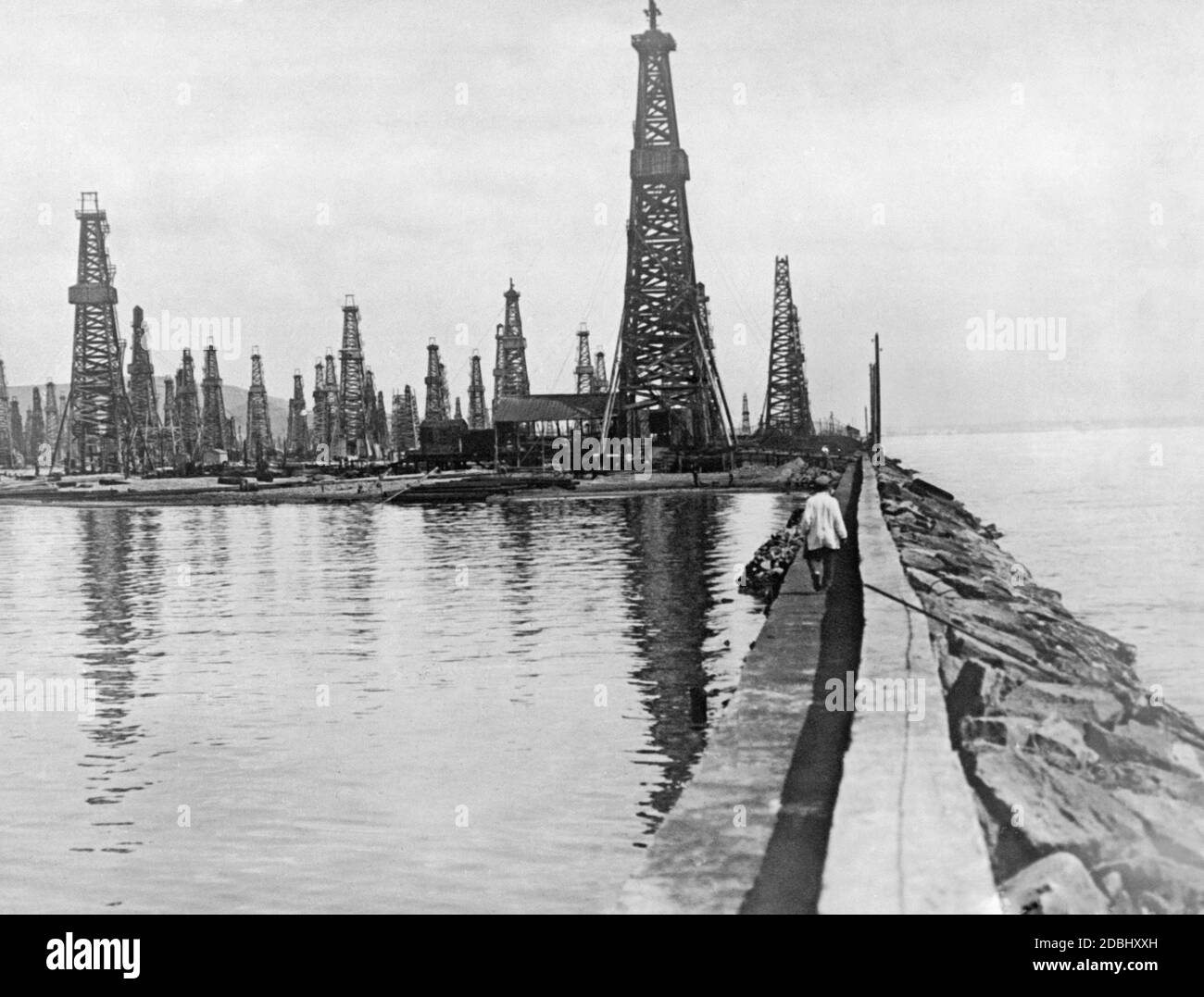 Ölfelder in Baku am Kaspischen Meer. Stockfoto