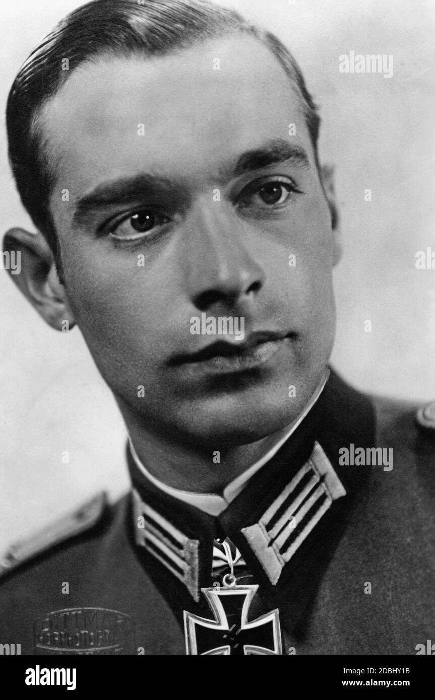 Oberleutnant Fritz Arnold, 2./Sturmgeschuetzbrigade 237, mit dem Ritterkreuz 1943. Das Datum ist das Vergabedatum. Stockfoto