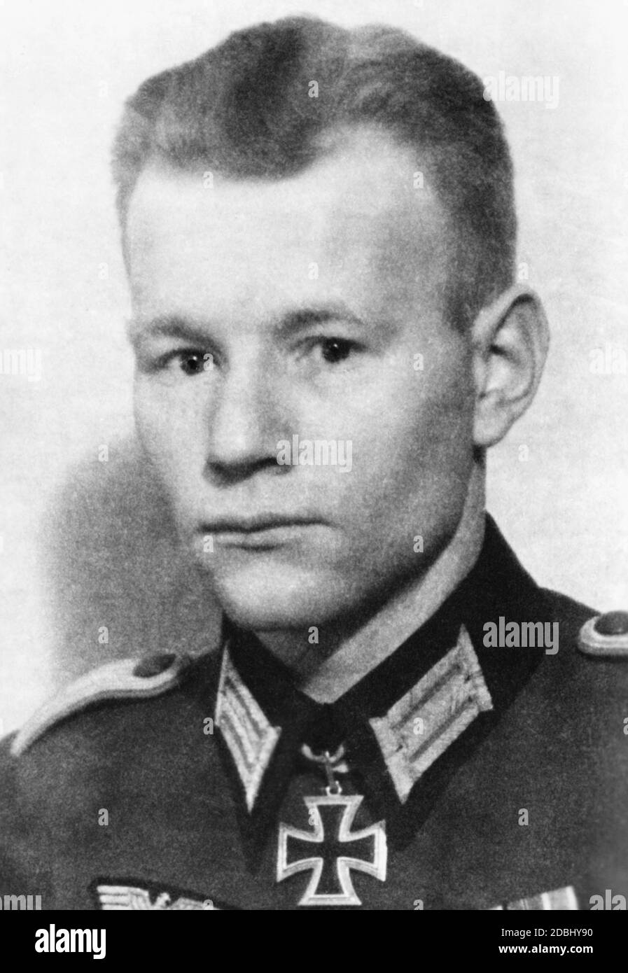 Leutnant Friedrich Wilhelm von einem, genannt Rothmaler, I./Artillerieregiment 230, mit dem Ritterkreuz. Das Datum gibt das Datum der Selbsthingabe an. Stockfoto