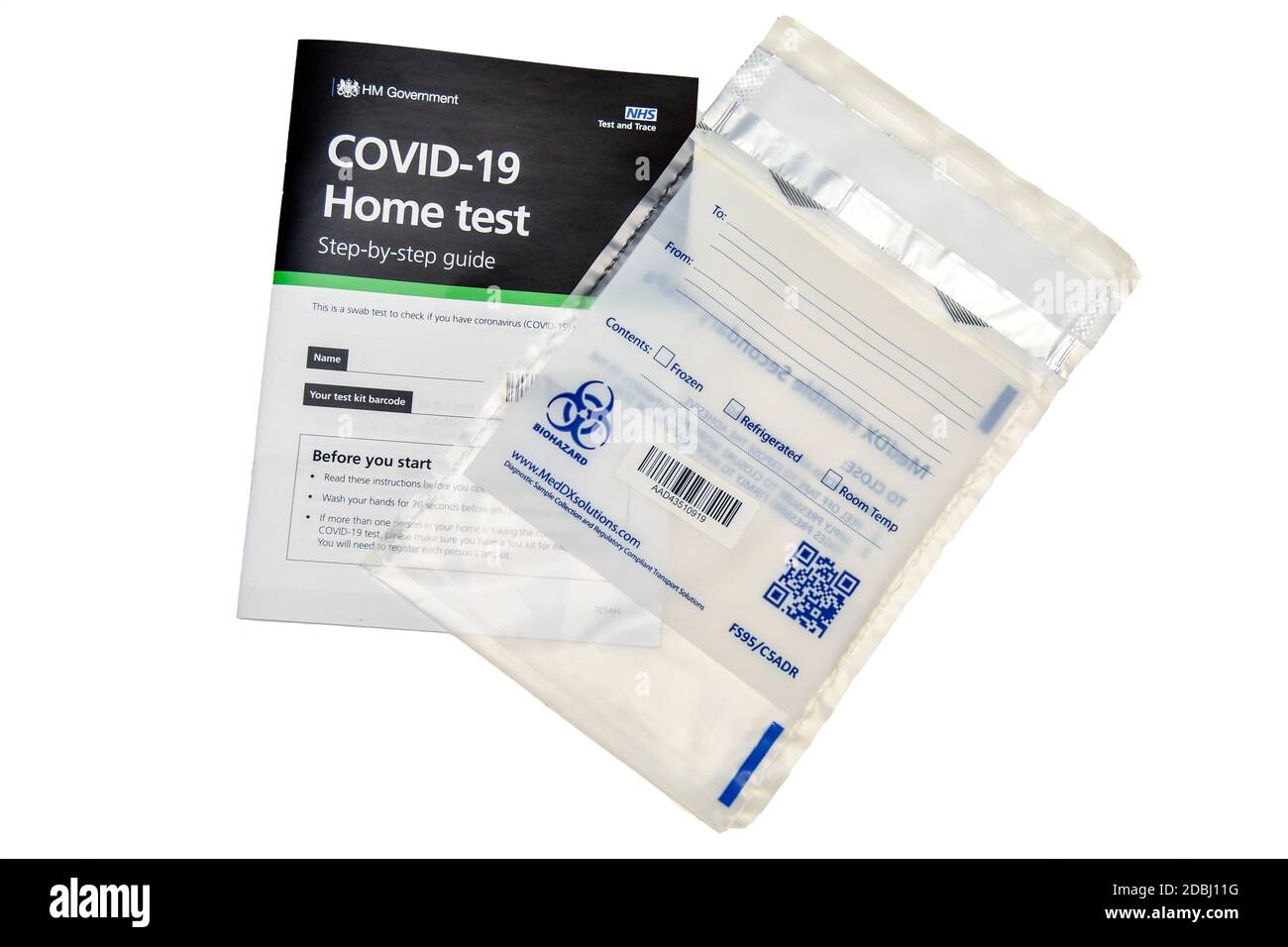 London, Großbritannien. November 2020. In dieser Abbildung ist eine Bedienungsanleitung und ein Biohazard-Beutel Teil eines COVID-19 Home Test Kit von MedDX Solutions Ltd Teil des britischen Regierung & NHS Testsystem. Kredit: SOPA Images Limited/Alamy Live Nachrichten Stockfoto