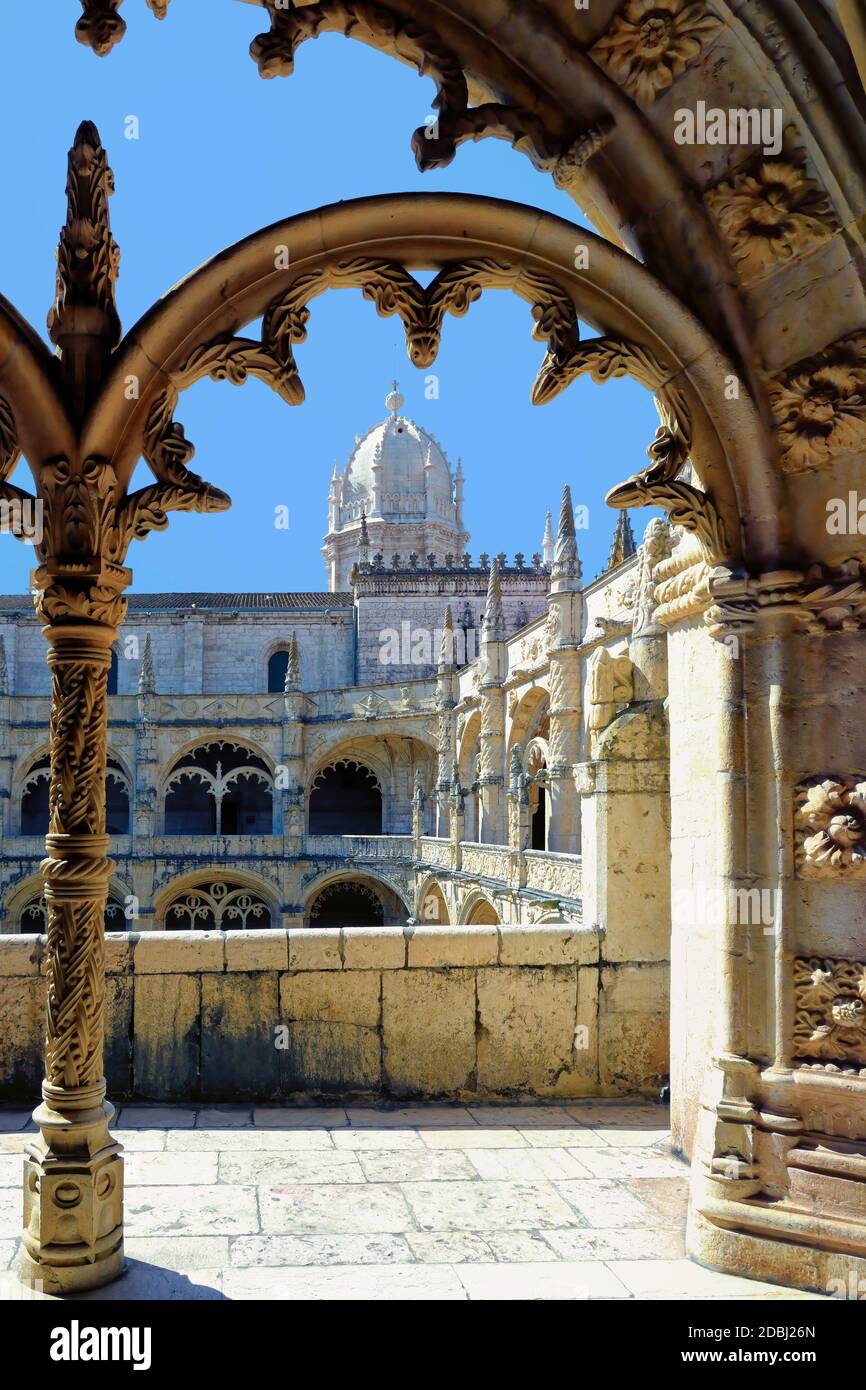 Manuelinische Ornamentik im Kreuzgang, Kloster der Hieronymiten (Mosteiro dos Jeronimos), UNESCO-Weltkulturerbe, Belem, Lissabon, Portugal Stockfoto