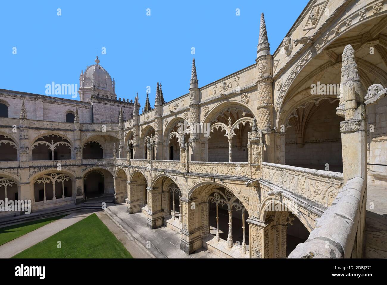 Innenhof im Kloster, Hieronymiten-Kloster (Mosteiro dos Jeronimos), UNESCO-Weltkulturerbe, Belem, Lissabon, Portugal, Europa Stockfoto