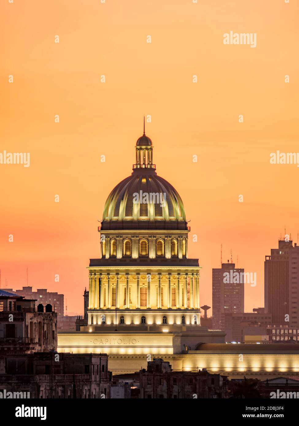 El Capitolio bei Sonnenuntergang, Havanna, Provinz La Habana, Kuba, Westindien, Mittelamerika Stockfoto