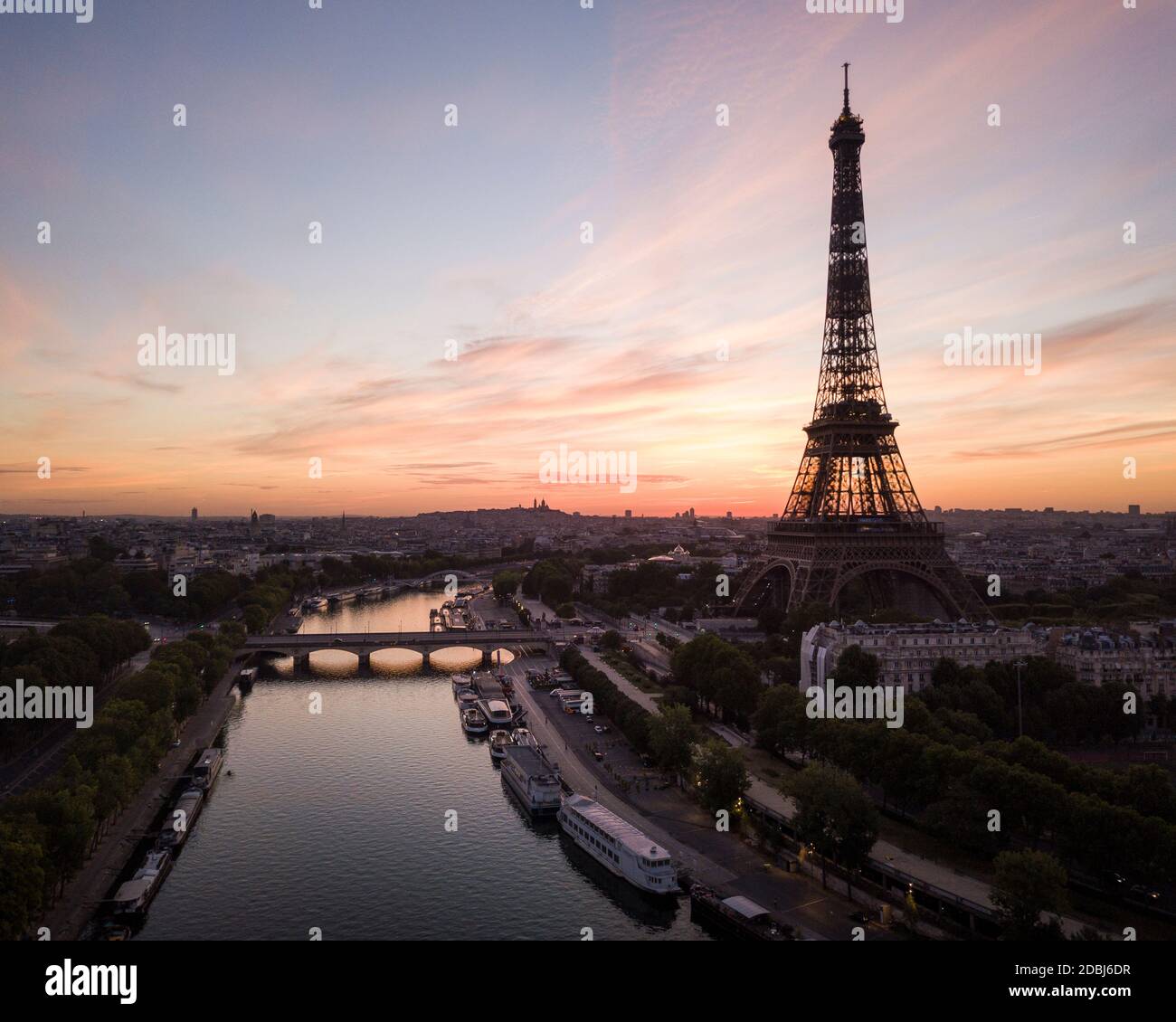 Eiffelturm und seine im Morgengrauen, Paris, Ile-de-France, Frankreich, Europa Stockfoto