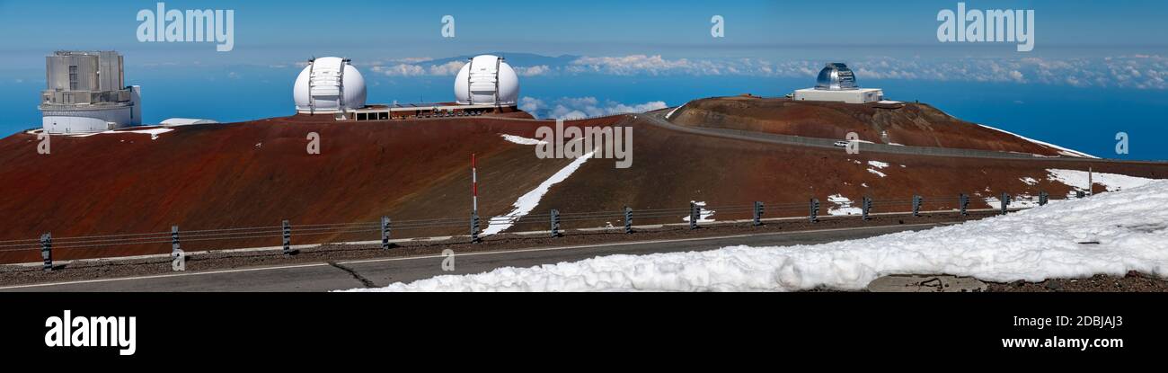 Panorama mit Subaru Telescope, Keck Observatory und Infrared Telescope Facility, Mauna Kea Ice Age Natural Area Reserve, Big Island, Hawaii Stockfoto