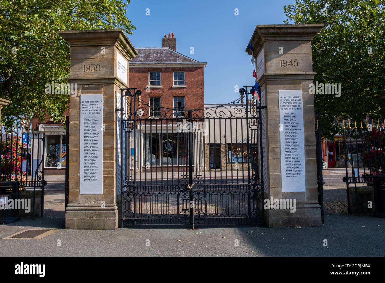 Kalkstein Ashlar war Memorial Gates Oswestry Shropshire September 2020 Stockfoto