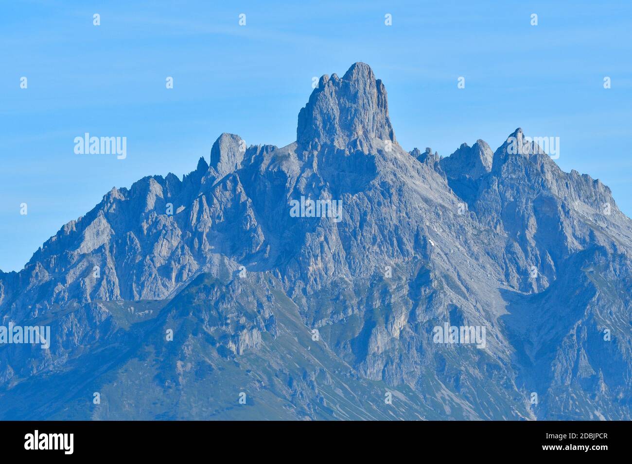Blick auf die Dachsteinberge in österreich im Herbst Stockfoto