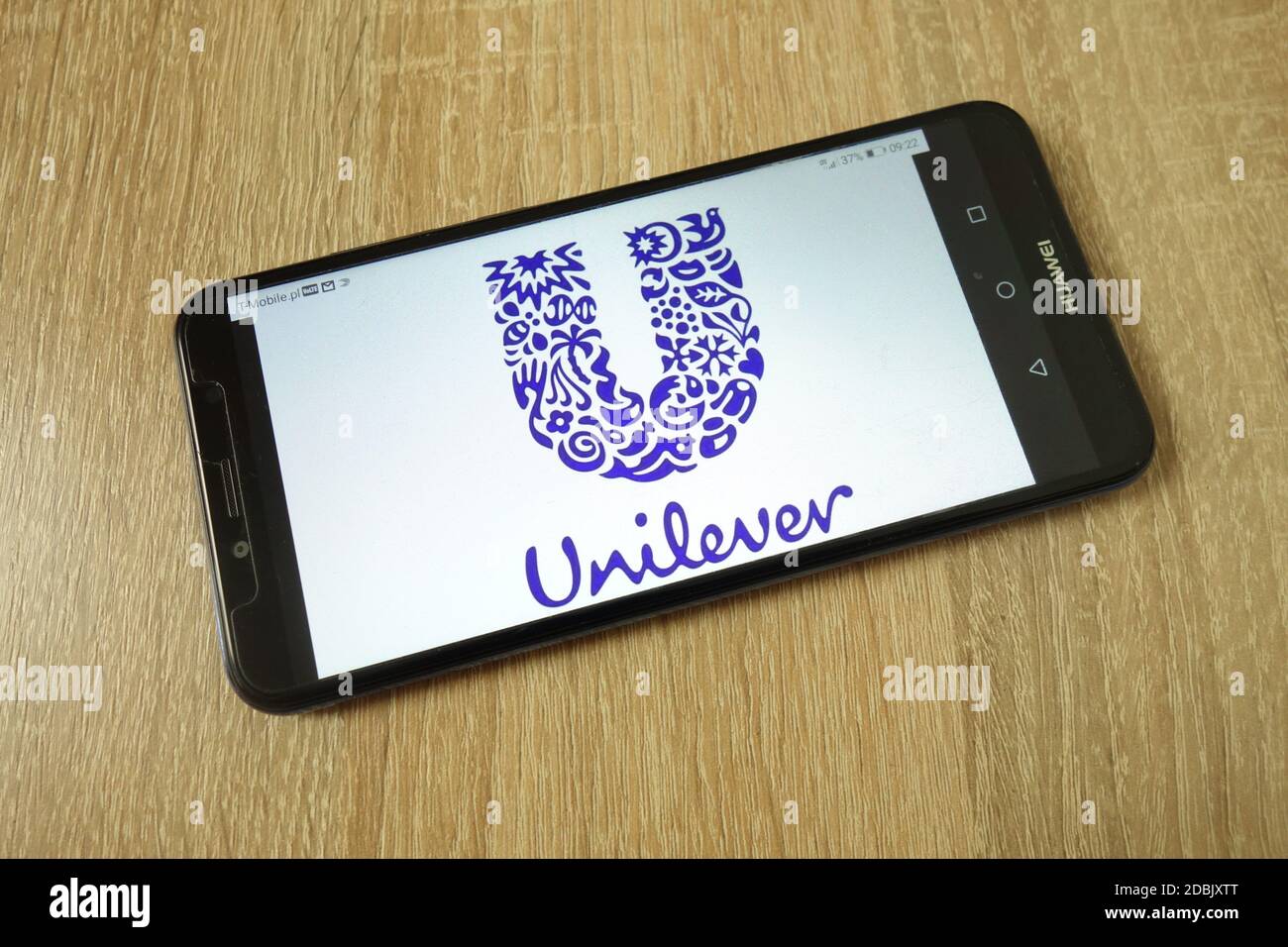KONSKIE, POLEN - 21. Juni 2019: Firmenlogo der Unilever plc auf dem Mobiltelefon Stockfoto