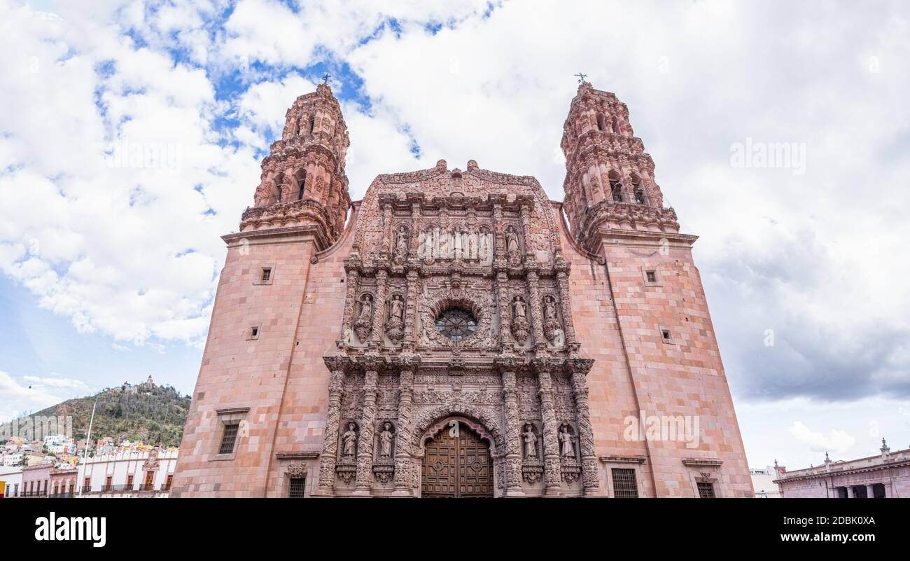 Die Kathedrale Unserer Lieben Frau von Der Himmelfahrt Zacatecas, die den Stil des Barock im mexikanischen Bundesstaat Zacatecas zeigt Stockfoto