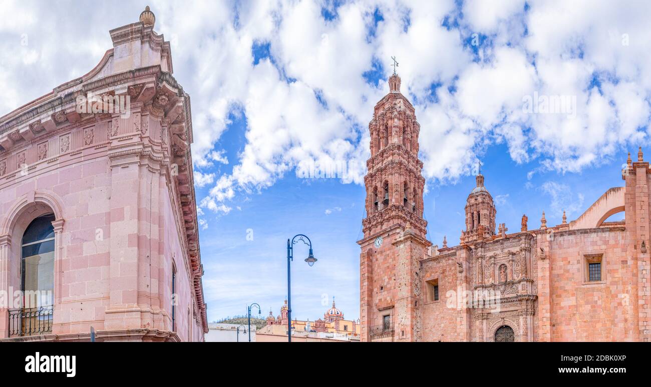 Die Kathedrale Unserer Lieben Frau von Der Himmelfahrt Zacatecas, die den Stil des Barock im mexikanischen Bundesstaat Zacatecas zeigt Stockfoto