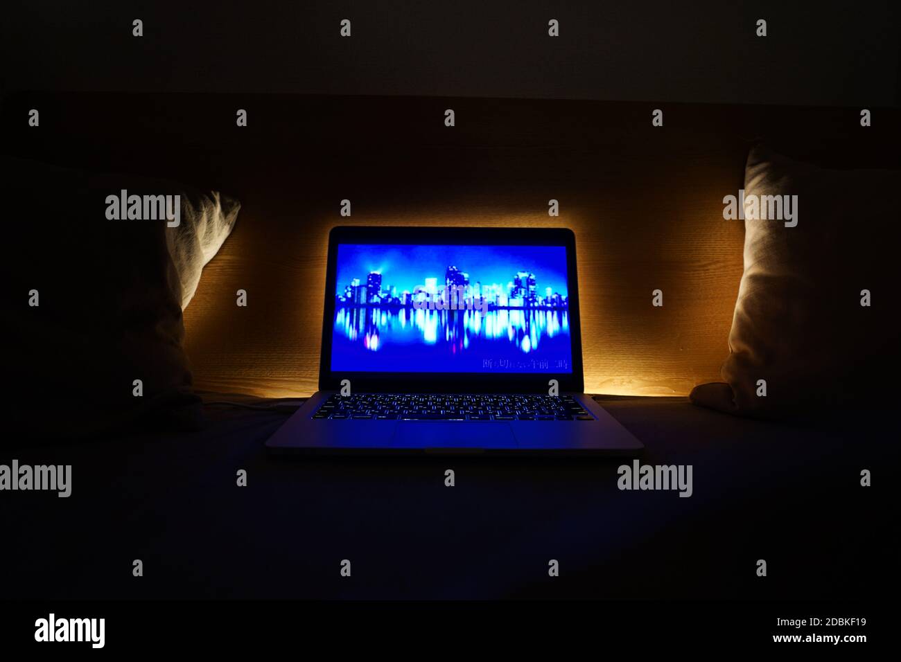 PC und indirekte Beleuchtung. Aufnahmeort: Metropolregion Tokio Stockfoto