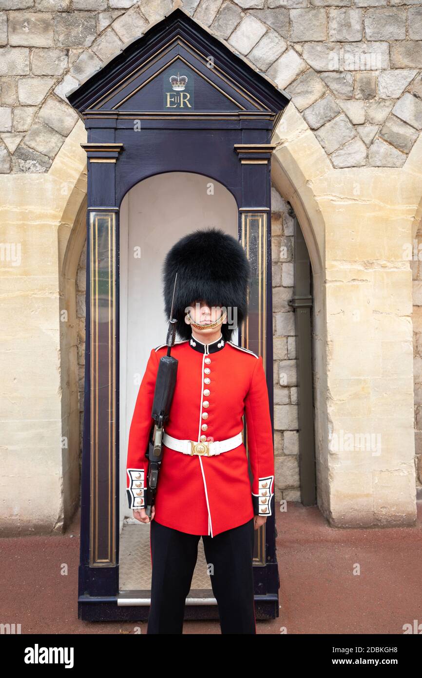 Soldat auf Wache im Schloss Windsor Stockfoto