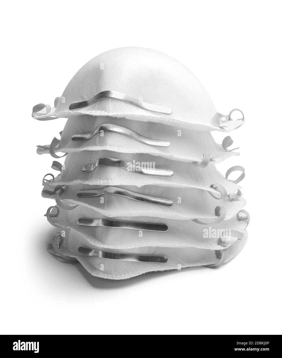 Kleiner Stapel N95 Masken auf Weiß ausgeschnitten. Stockfoto