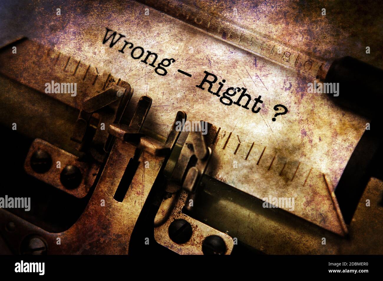 Falsch - richtig Konzept auf Schreibmaschine Stockfoto