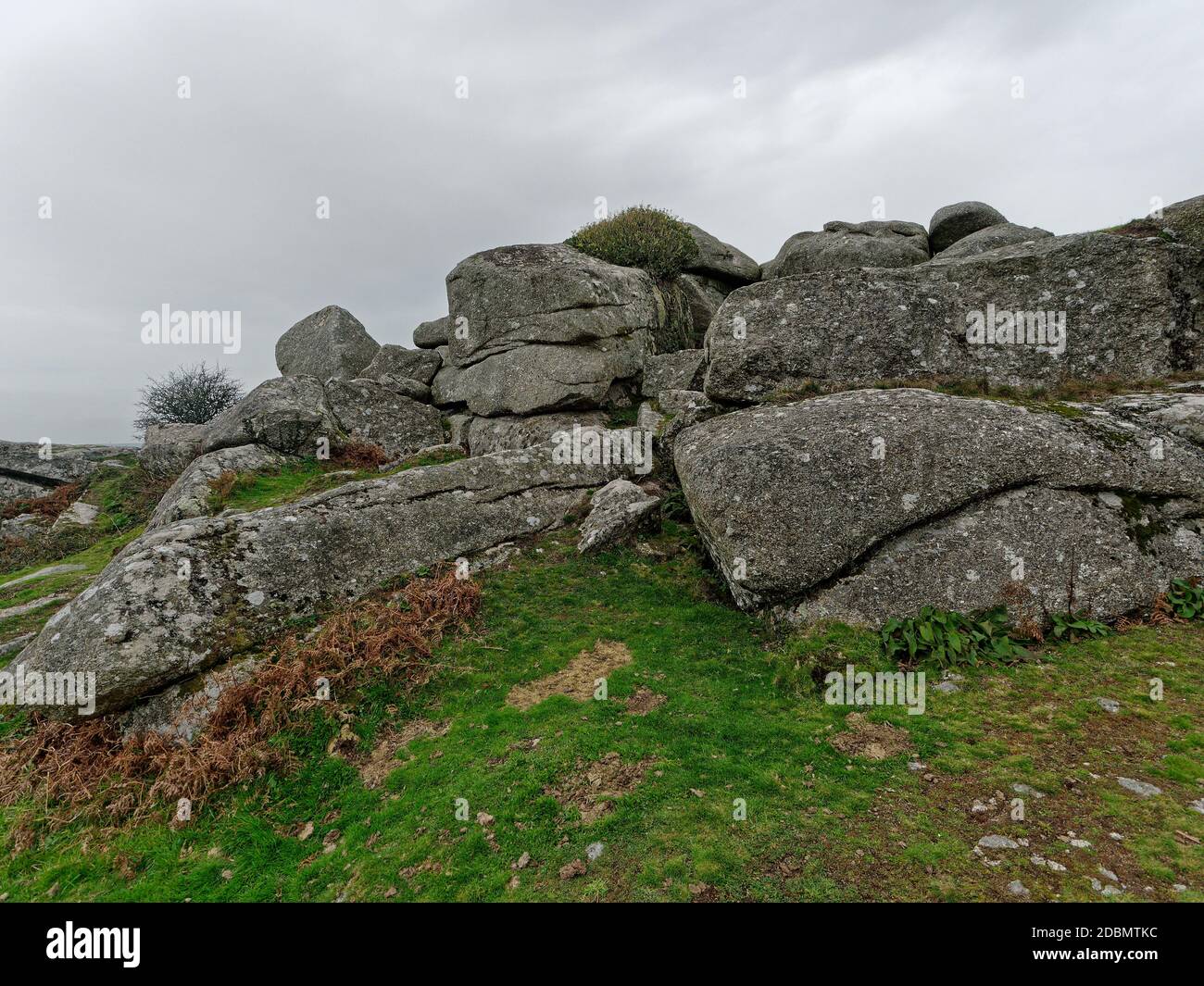 Helman Tor, Bodmin,, Lanlivery, der Saints Way führt durch das Helman Tor Nature Reserve und das prähistorische Hügelfort, Cornwall, Großbritannien, 17. November 202 Stockfoto