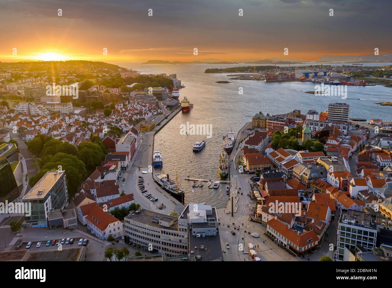 Stavanger, Norwegen - eine Luftaufnahme des Hafens, Stavanger, Norwegen in der Dämmerung. Stockfoto