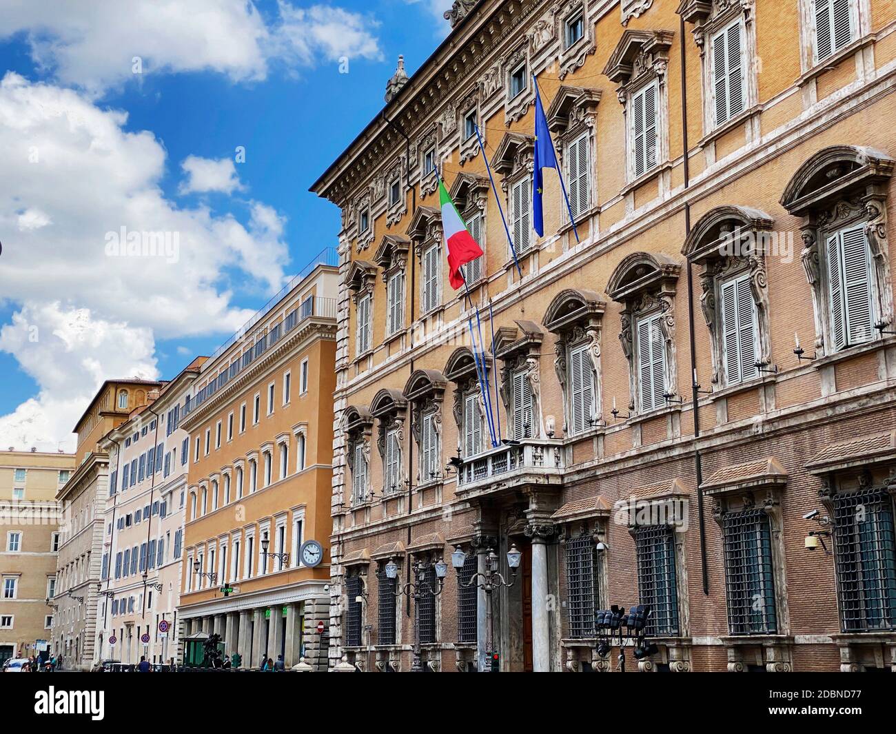 Fassade des Palazzo Madama (Madama Palast) in Rom, Sitz des Senats der Italienischen Republik. Politik und Demokratie. Stockfoto