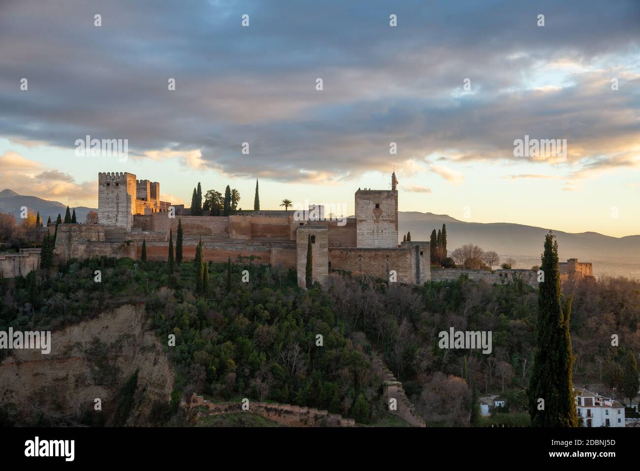 Abendansicht der berühmten Alhambra in Granada, Spanien Stockfoto