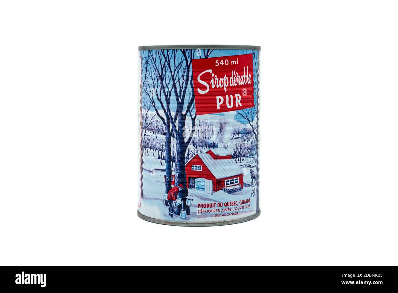 Pure Maple Kanadische Sirup Metall kann mit einer vintage Illustration der traditionellen Methode, ahornsaft zu sammeln, isoliert auf einem weißen Hintergrund. Stockfoto