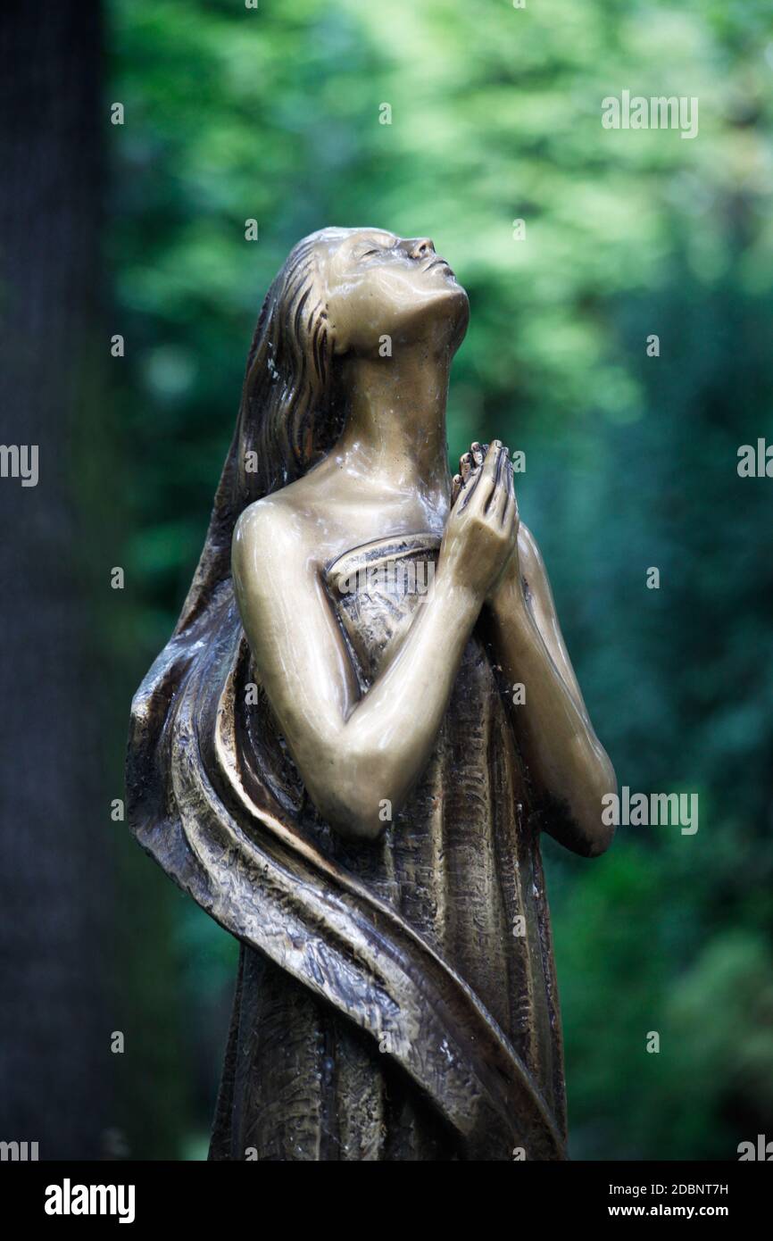 Grabstein auf dem Friedhof Stockfoto