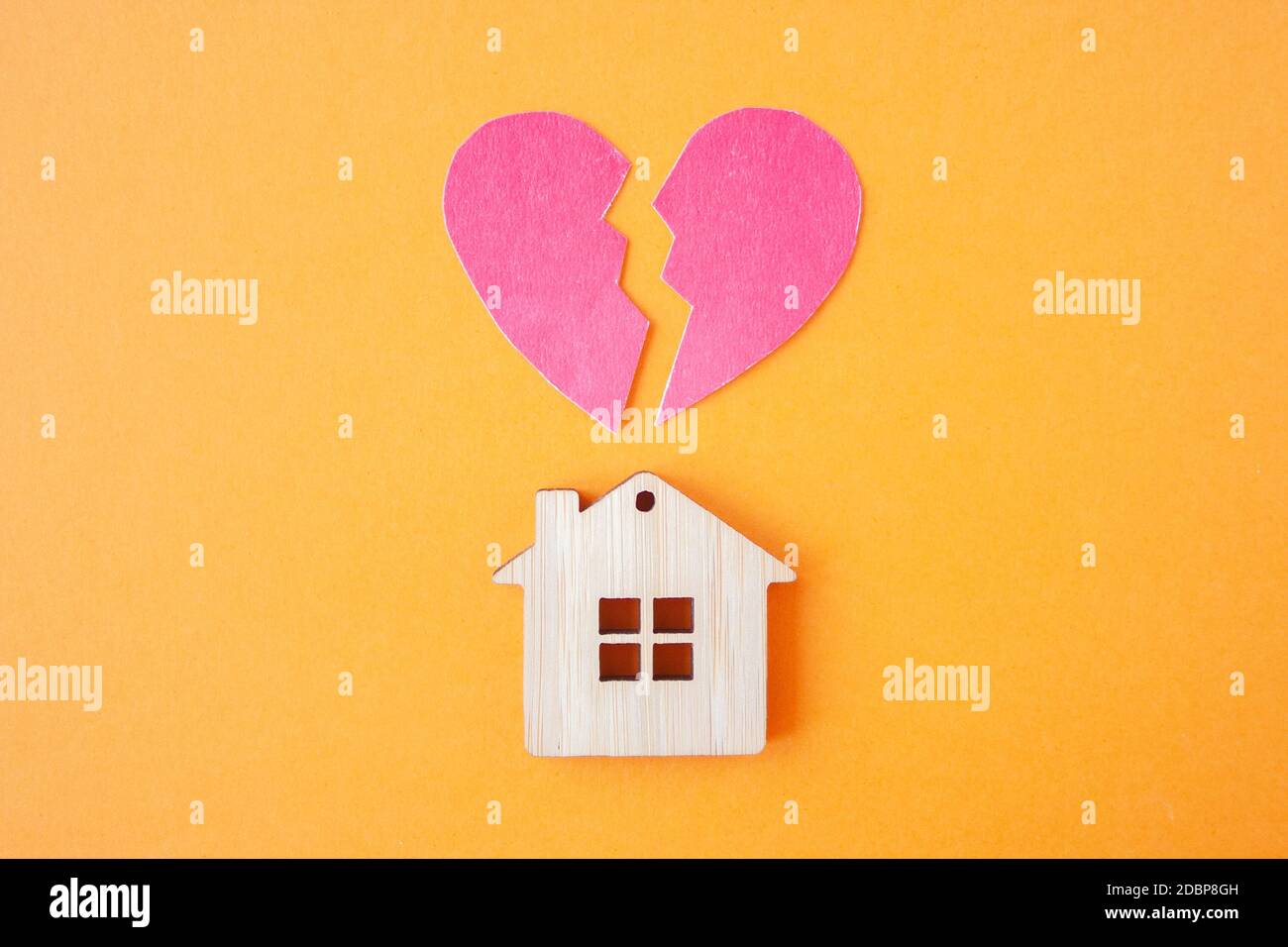 Gebrochenes Herz Symbol Stockfotos Und Bilder Kaufen Alamy