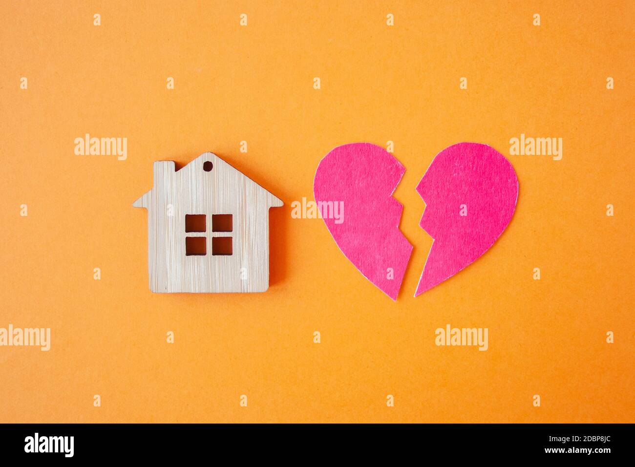 Gebrochenes Herz Symbol Stockfotos Und Bilder Kaufen Alamy