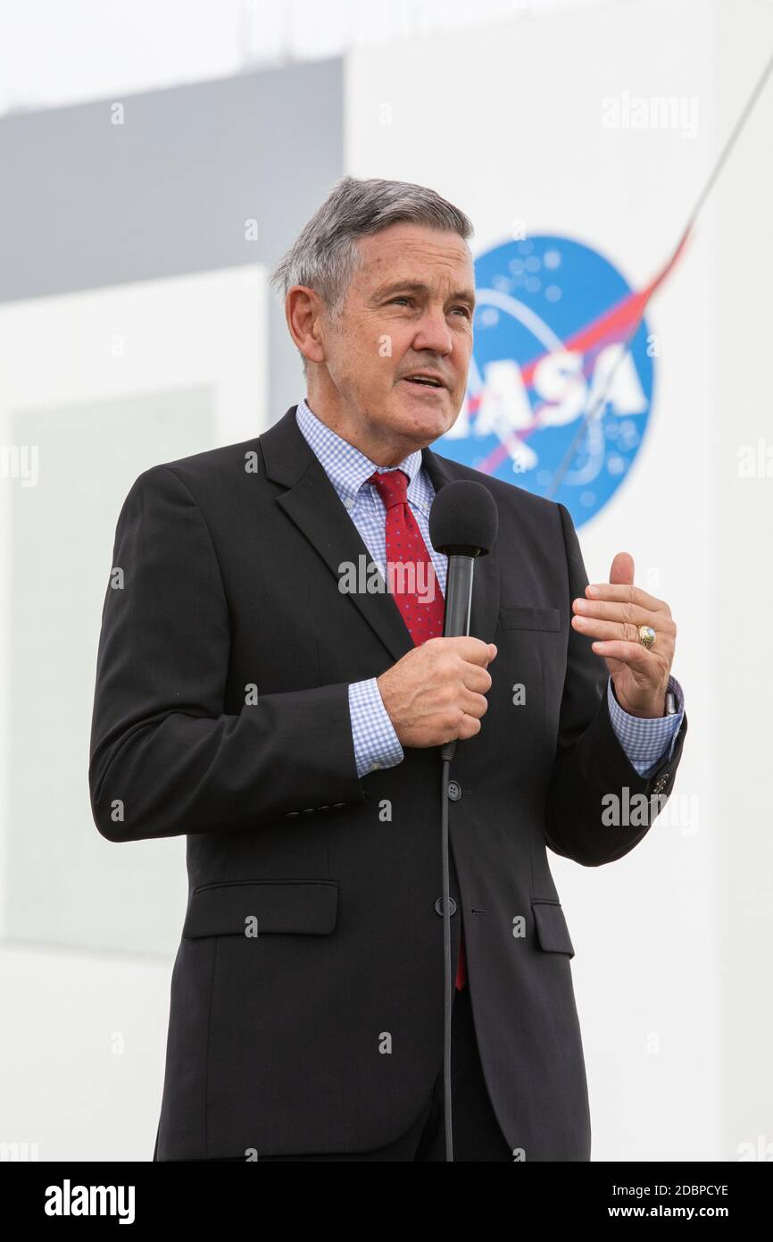 Bob Cabana, Direktor des Kennedy Space Centers, spricht mit Medienvertretern während einer Pressekonferenz vor dem Start von Crew-1 im Kennedy Space Center am 13. November 2020 in Cape Canaveral, Florida. Stockfoto