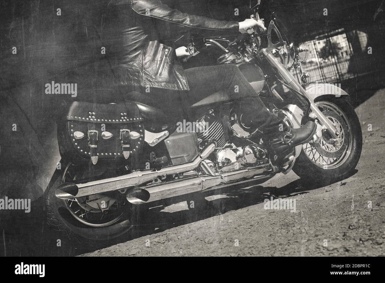 Biker auf einem Motorrad. Ansicht von Bike und Beine in Leder Cowboy-Stiefel. Vintage-Look Stockfoto