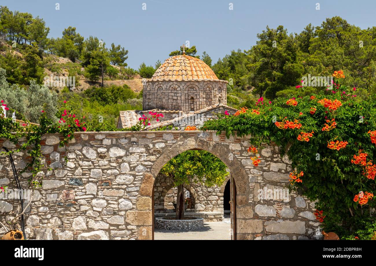 Eingang des Moni Thari Klosters auf Rhodos Stockfoto