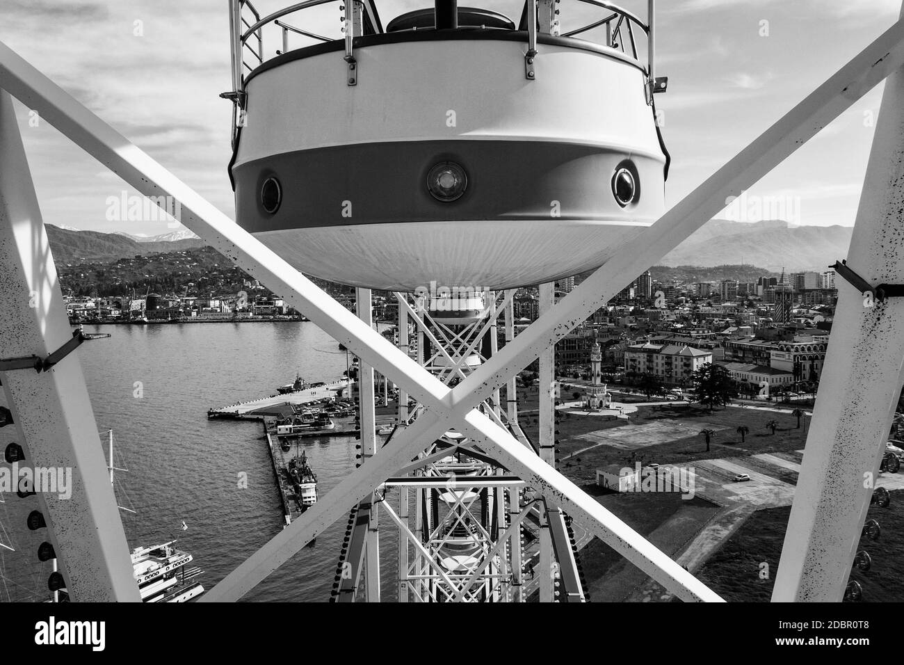 Riesenrad in Park. Batumi. Georgien, Schwarz und Weiß Stockfoto