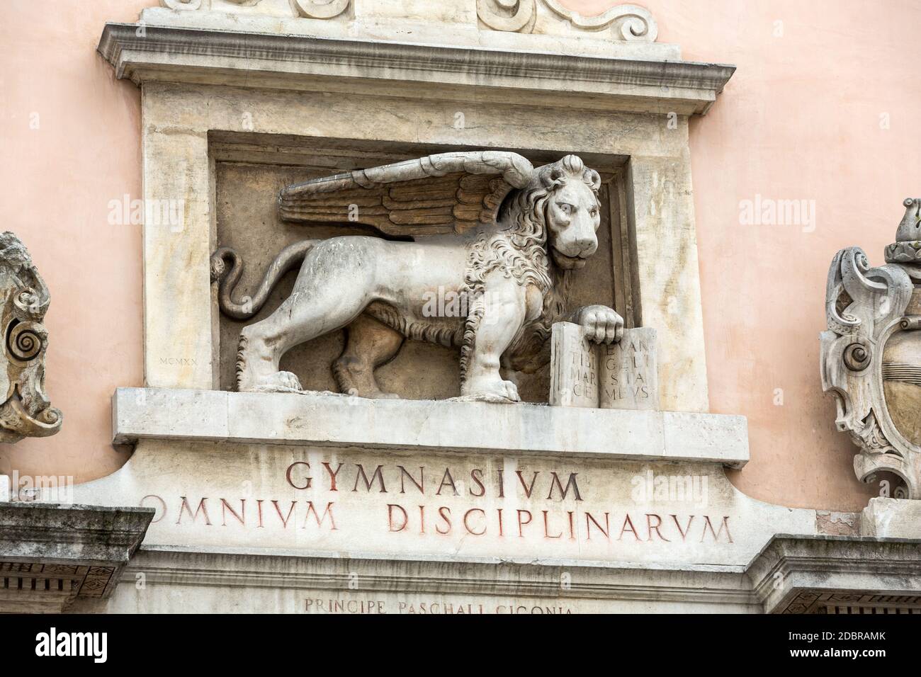 Venezianischen Löwen mit offenem Buch an der Fassade der Podova Uniersity. Padua, Italien Stockfoto